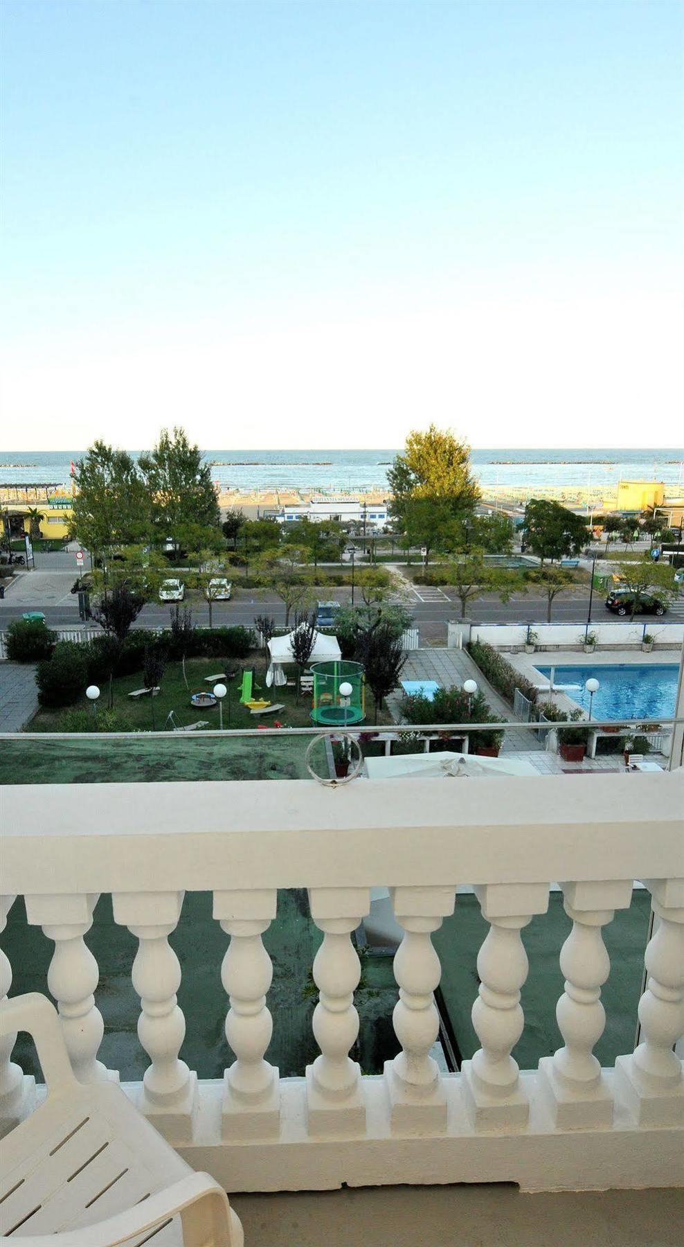 Hotel Britannia Cesenatico Exterior photo